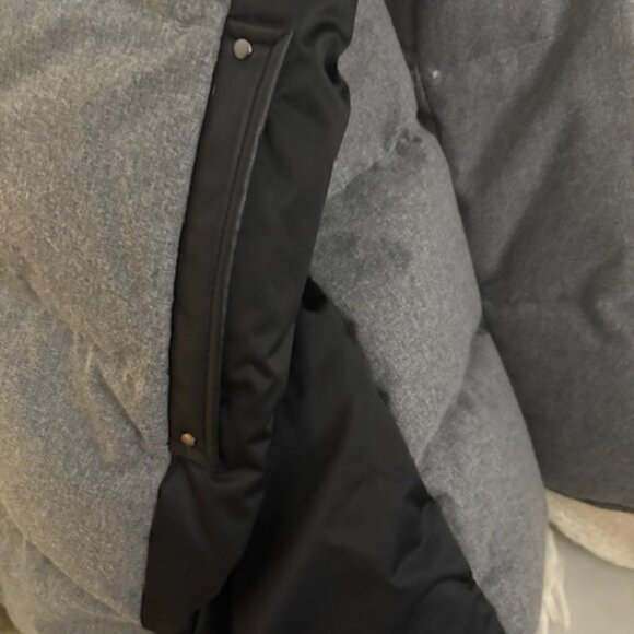 Badgley Mischka stylish puffer coat. - Picture 8 of 9